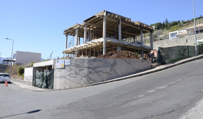 House in Ajuda reaches highest&nbsp;point